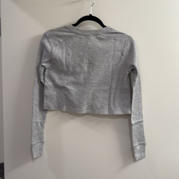NEW with tag long sleeve cropped gray waffle knit top. - Picture 4 of 5